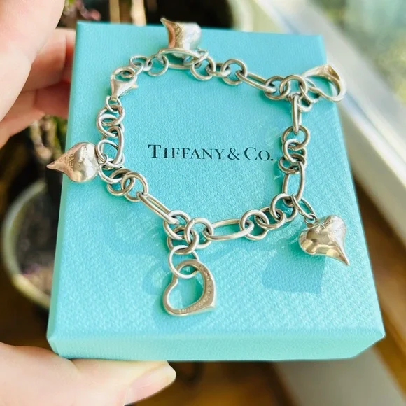 Tiffany & Co 💯% Auth Elsa Peretti Heart Charm Bracelet w/Box ✨925 Sterling ✨EUC